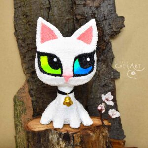 White cat figurine diamond eyes