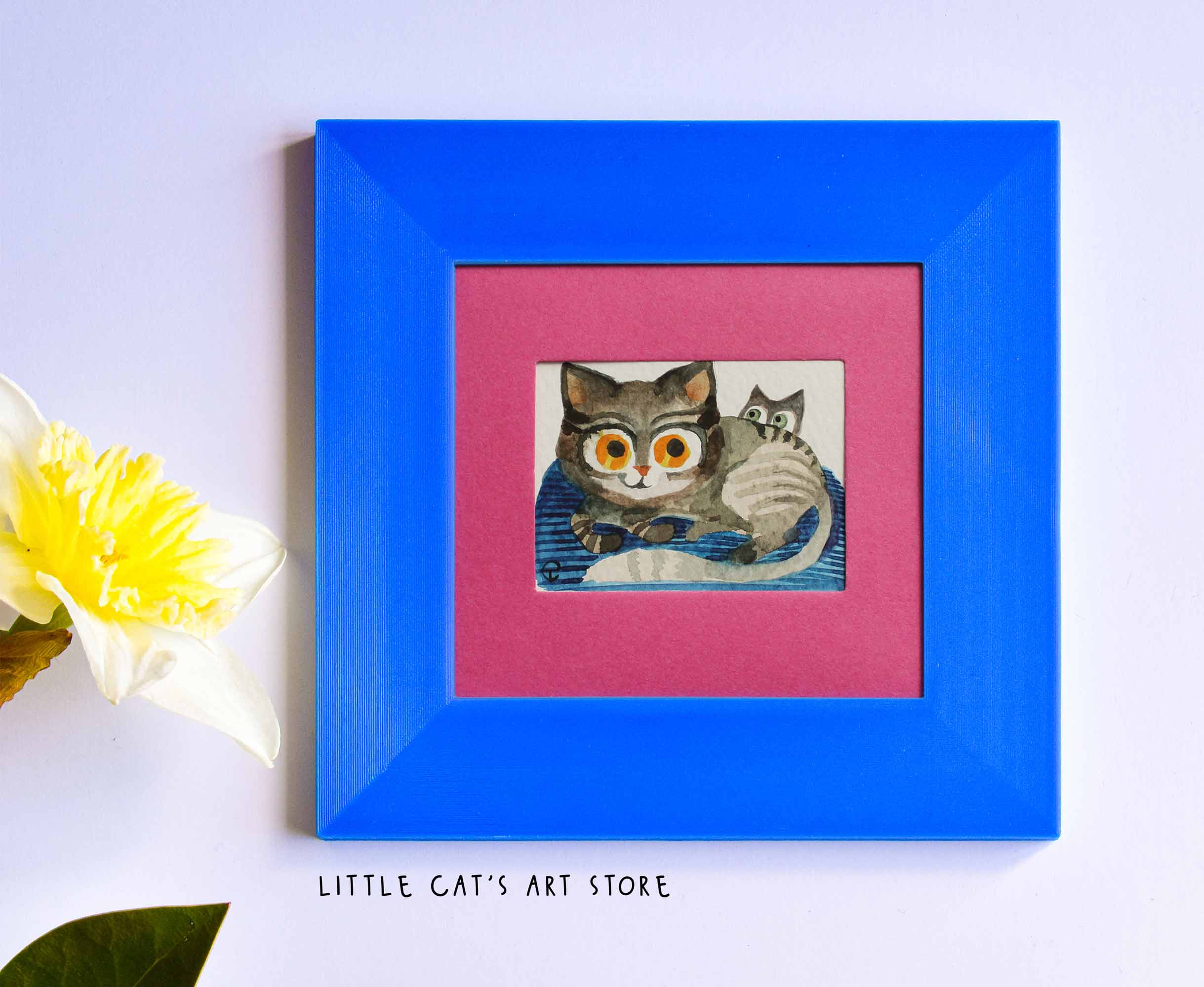 "Hide-and-seek" cat mom and baby kitten playtime