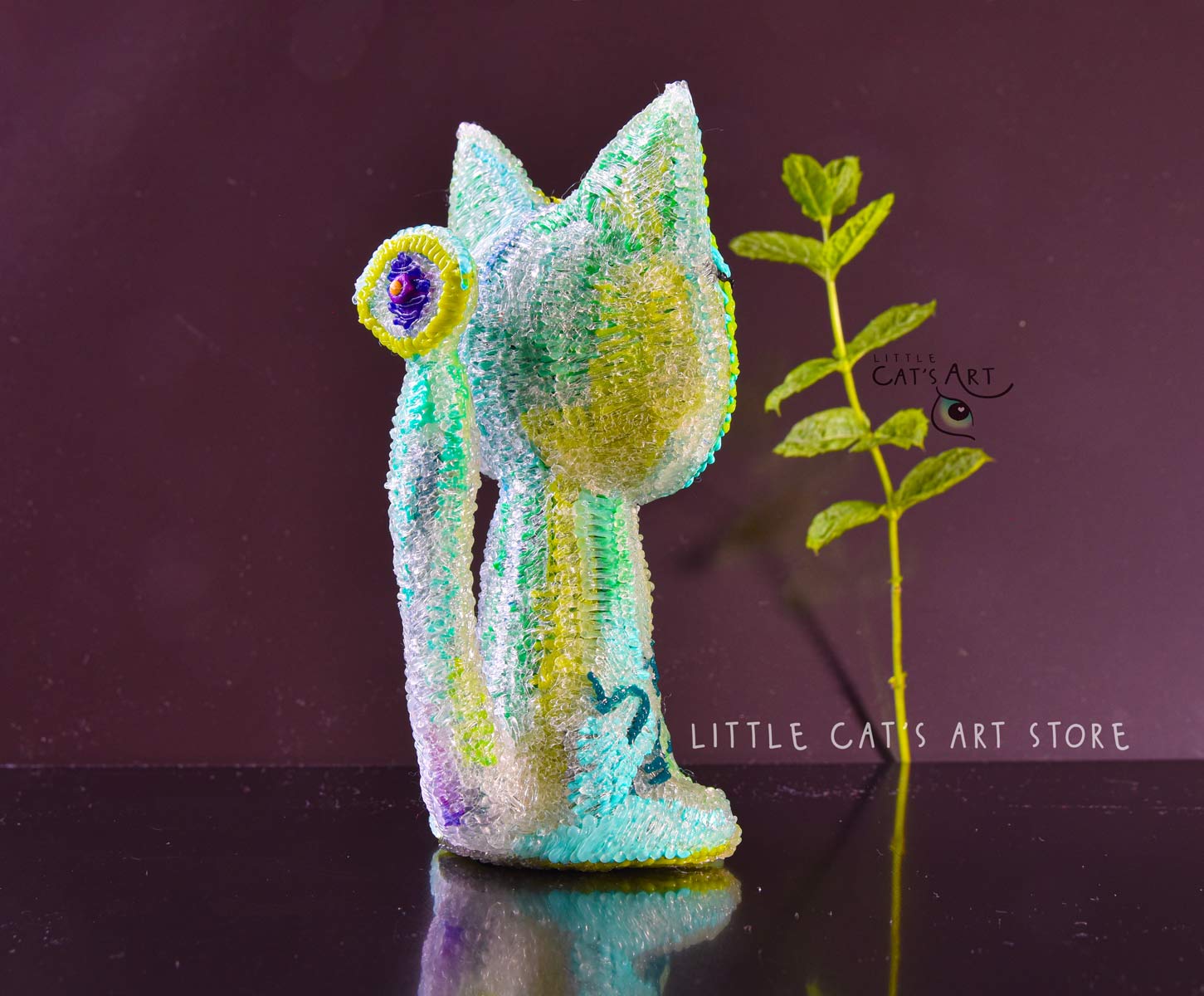 Green mint alien cat figurine with 1 eye on the tail
