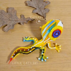 Yellow striped gecko figurine