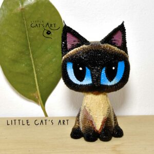 Siamese cat figurine with blue eyes